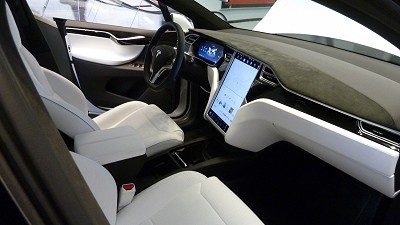 Velkou pozornost na CeBIT Preview přitahoval vůz Tesla, Model X. Foto: BusinessIT.cz