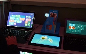 Pozornost účastníků poutaly i vystavené počítače s Windows 8.