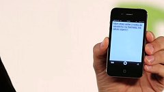 Záběr z oficiálního videa zobrazující aplikaci Dragon Dictation.